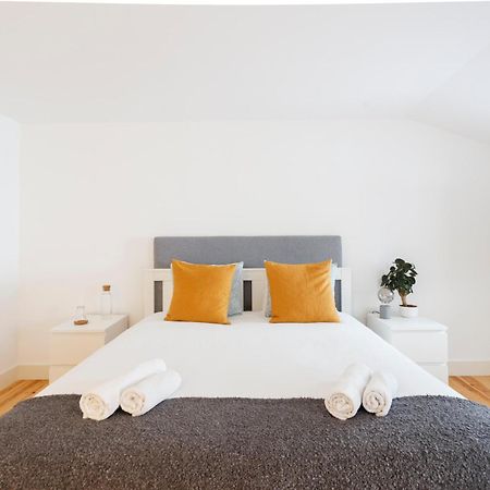 Suite In Cozy Apartment In Chiado In Shared House Лиссабон Экстерьер фото