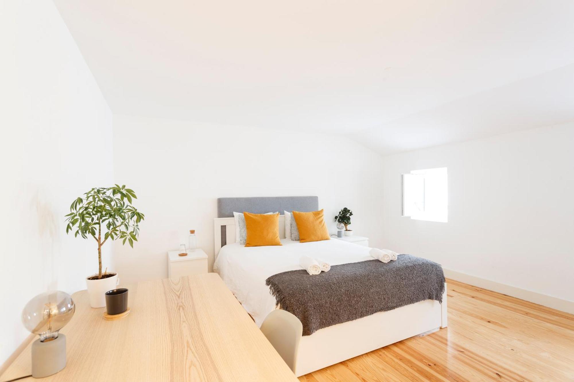 Suite In Cozy Apartment In Chiado In Shared House Лиссабон Экстерьер фото