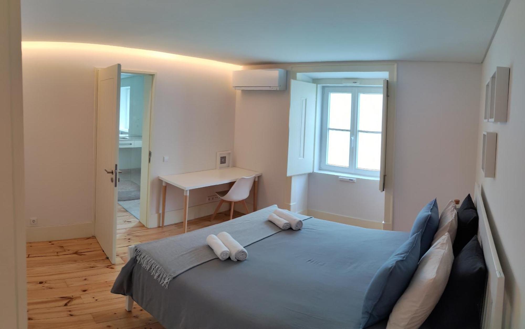 Suite In Cozy Apartment In Chiado In Shared House Лиссабон Экстерьер фото